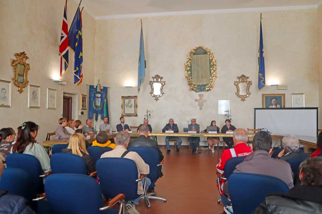 La presentazione dl progetto "Il pranzo è servito da Gea" in sala consiliare
